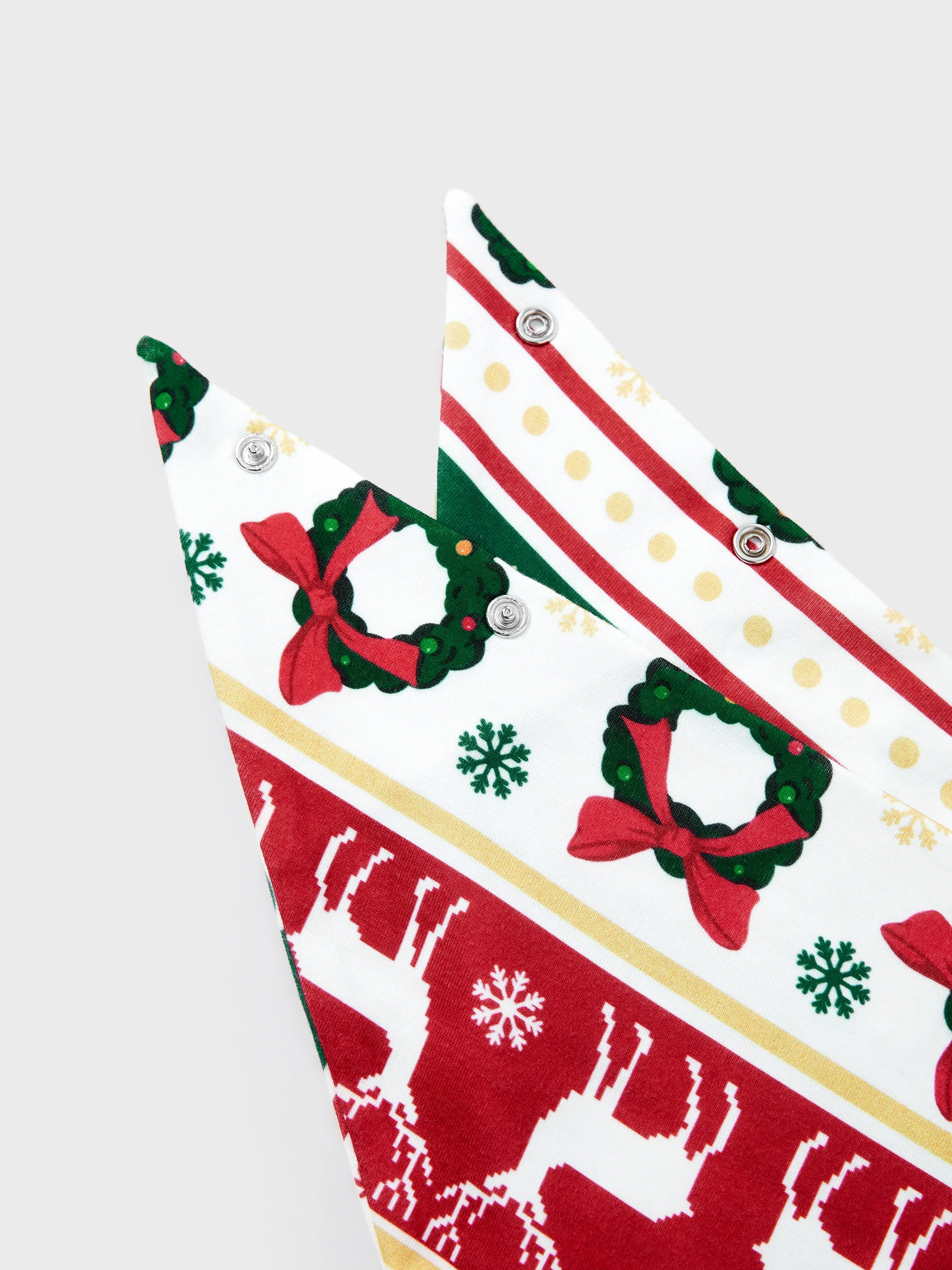 ReindeerJams | Familienpassende Weihnachts-Pyjamas mit Rentier- und Weihnachtsbaum-Muster und ColorBlock-Socken