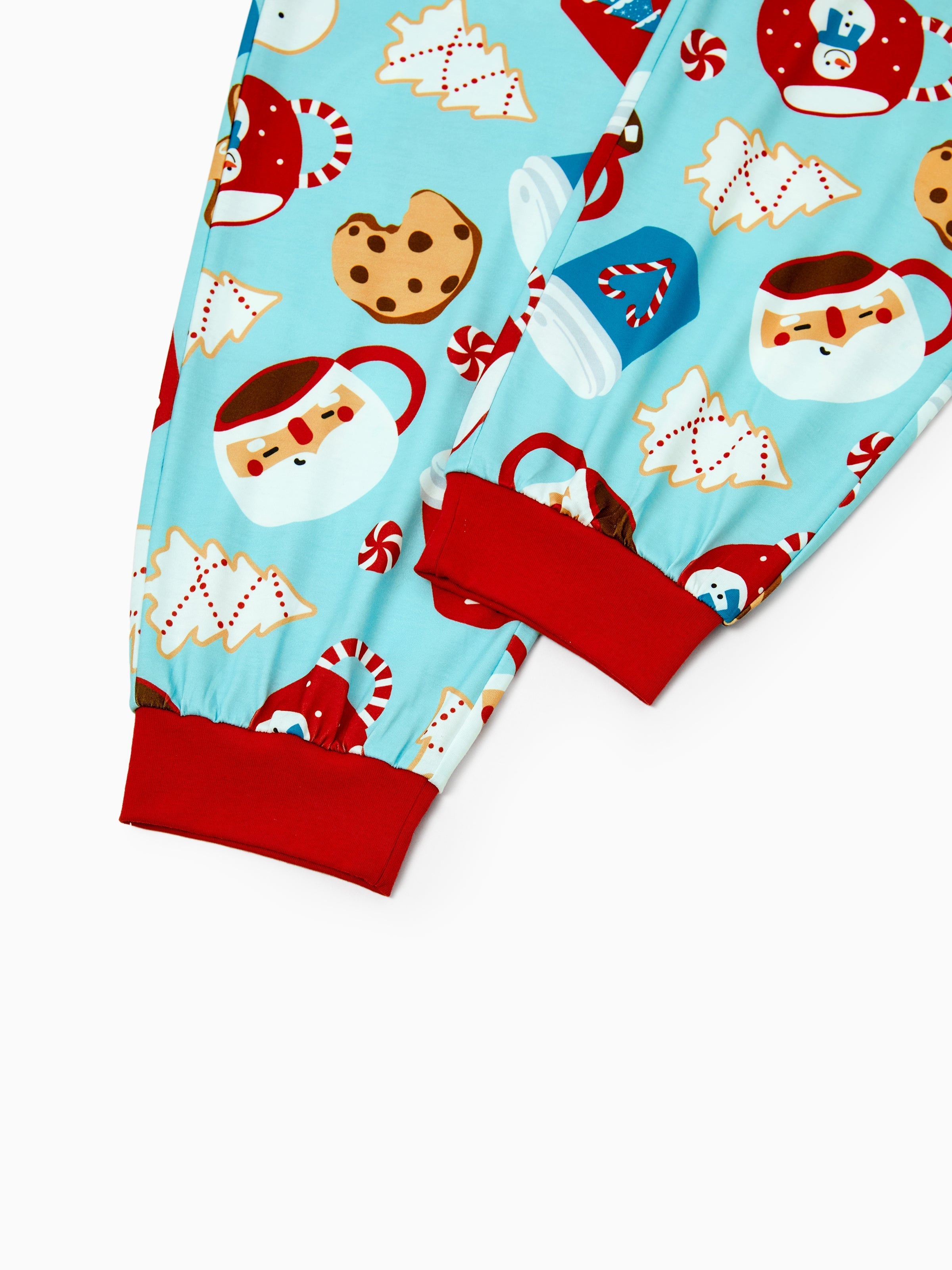 BlueGinger | Weihnachts Familien Pyjama Set Lebkuchenmuster Blau Rot mit Hellblauen Socken