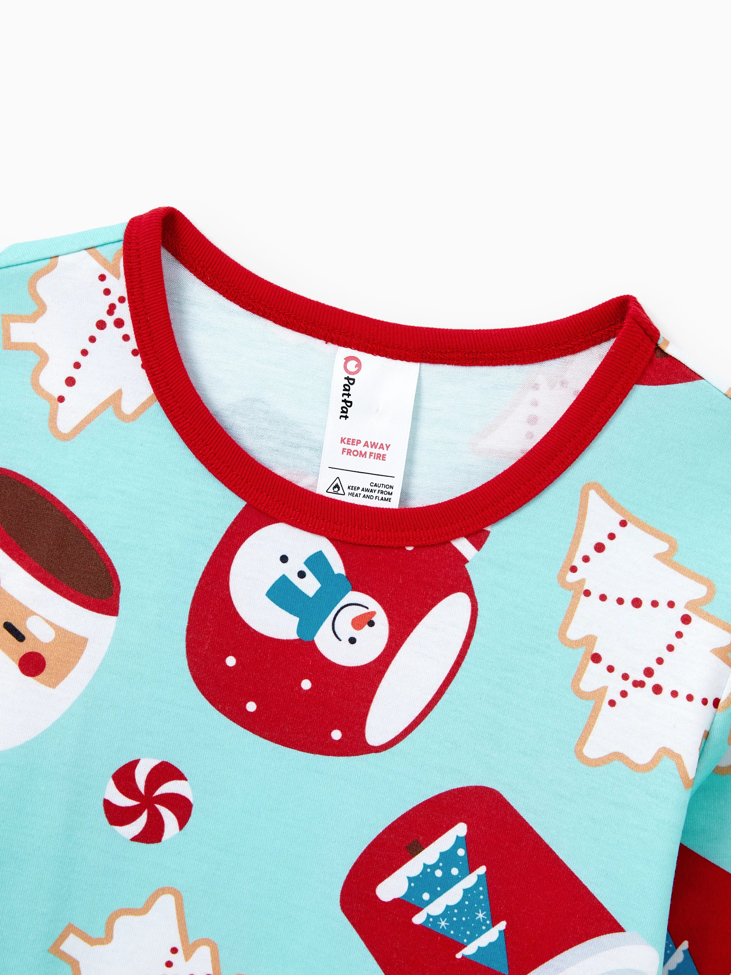 BlueGinger | Weihnachts Familien Pyjama Set Lebkuchenmuster Blau Rot mit Hellblauen Socken