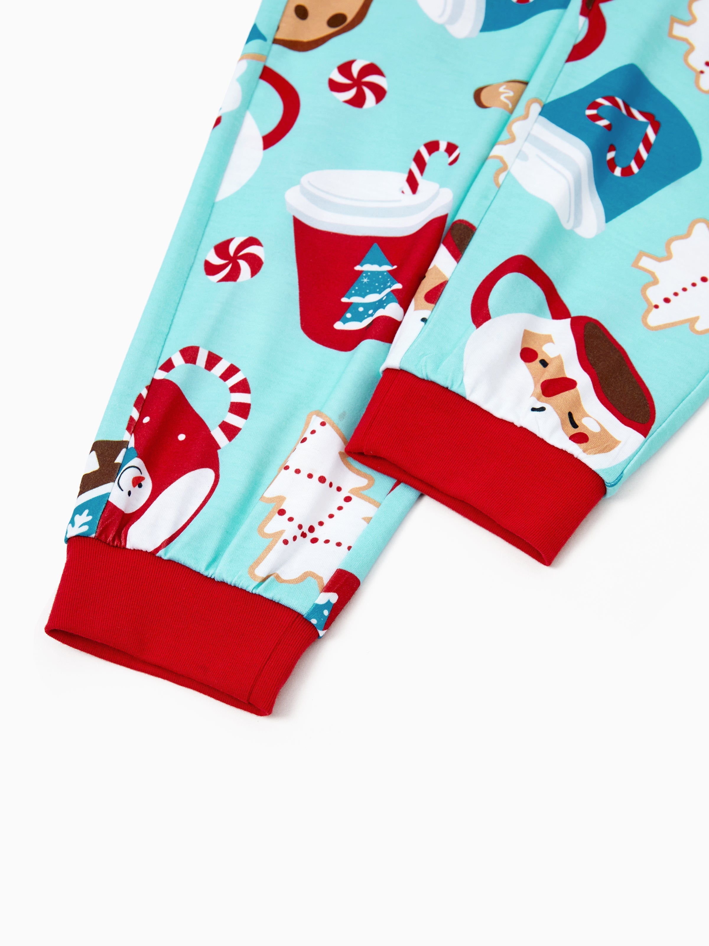 BlueGinger | Weihnachts Familien Pyjama Set Lebkuchenmuster Blau Rot mit Hellblauen Socken