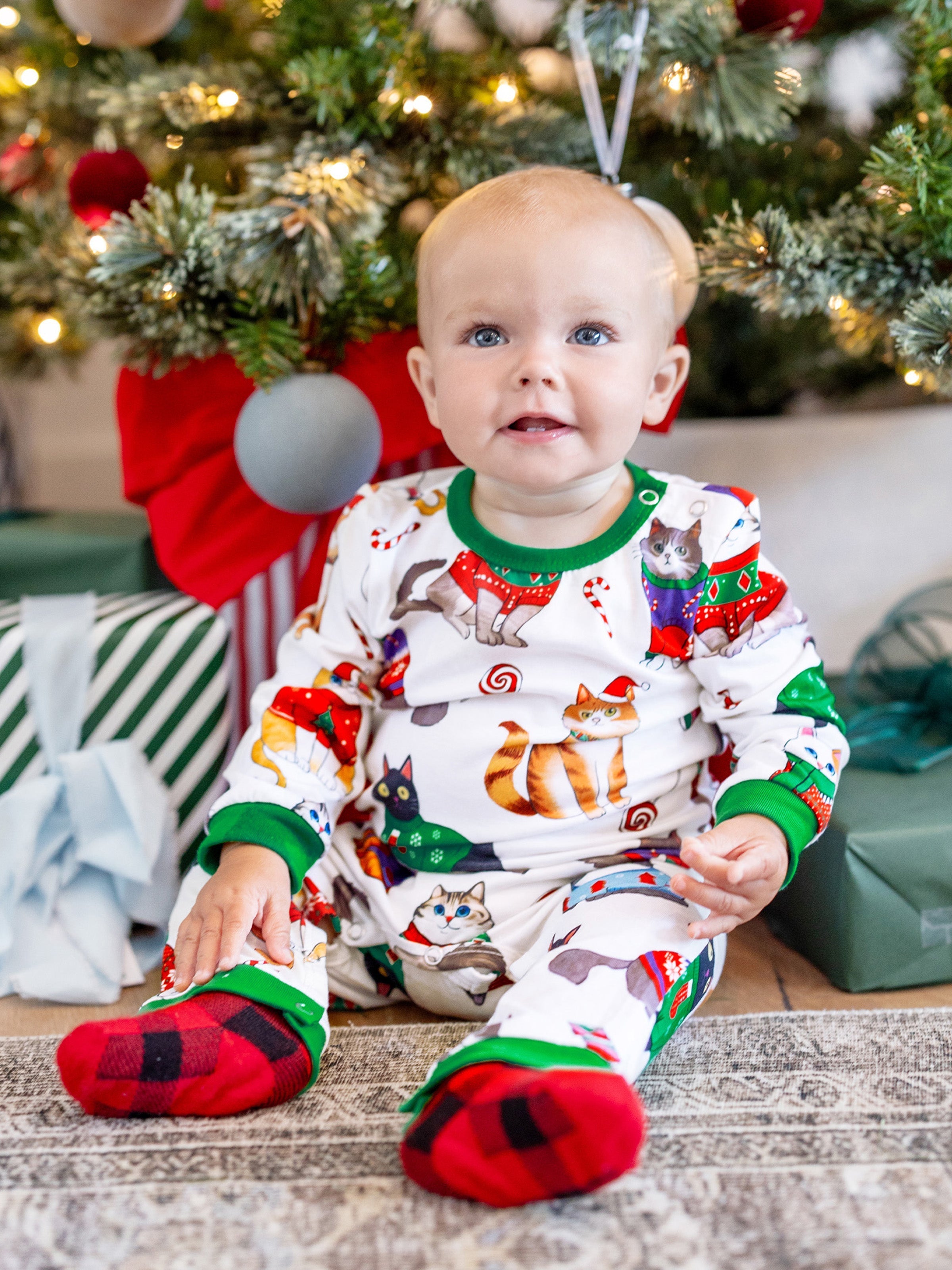 MeowJams | Weihnachts Familien Pyjama Set Katzenprint mit Passenden Socken Multicolor