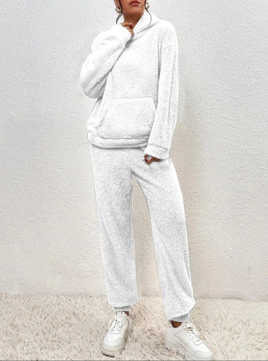 CozyTeddy Lounge Set – Warmer Hoodie und Hose aus weichem Teddy-Stoff mit Kängurutasche