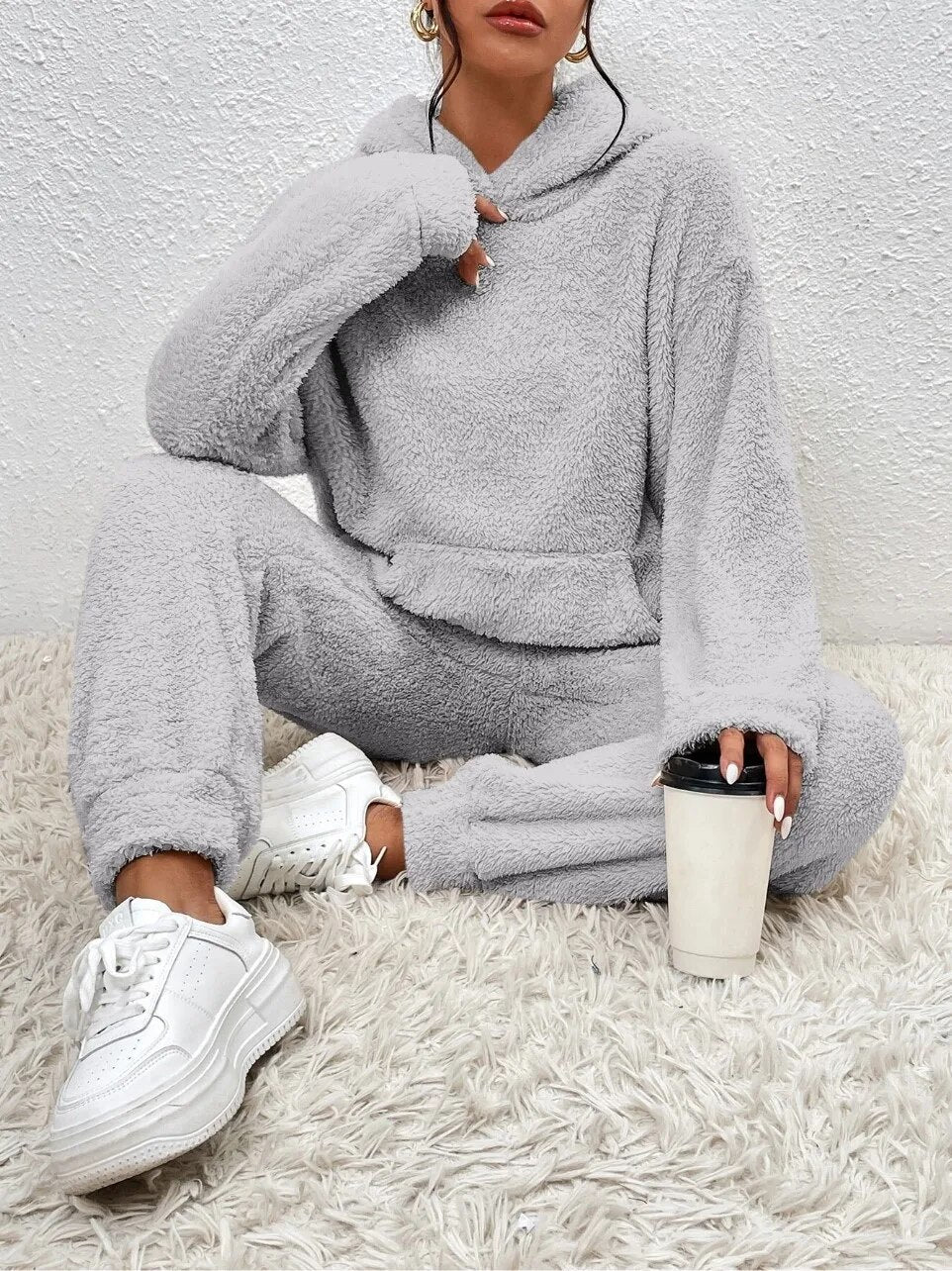 CozyTeddy Lounge Set – Warmer Hoodie und Hose aus weichem Teddy-Stoff mit Kängurutasche