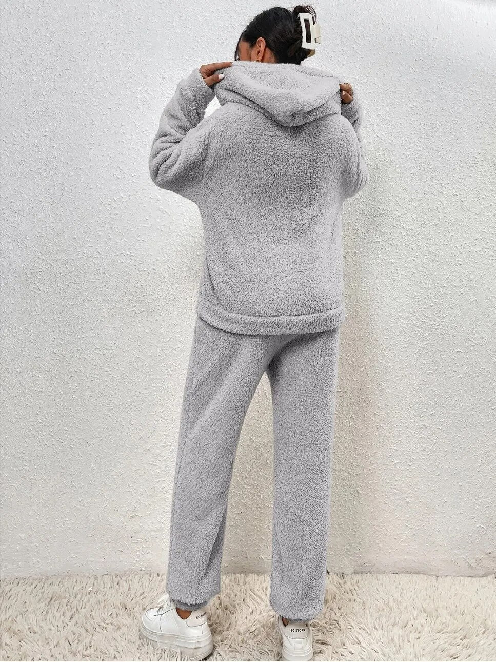 CozyTeddy Lounge Set – Warmer Hoodie und Hose aus weichem Teddy-Stoff mit Kängurutasche