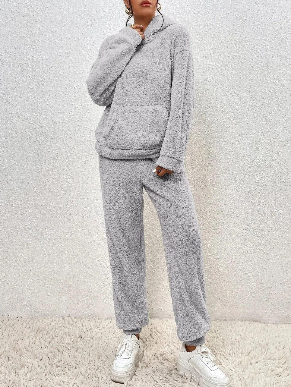 CozyTeddy Lounge Set – Warmer Hoodie und Hose aus weichem Teddy-Stoff mit Kängurutasche