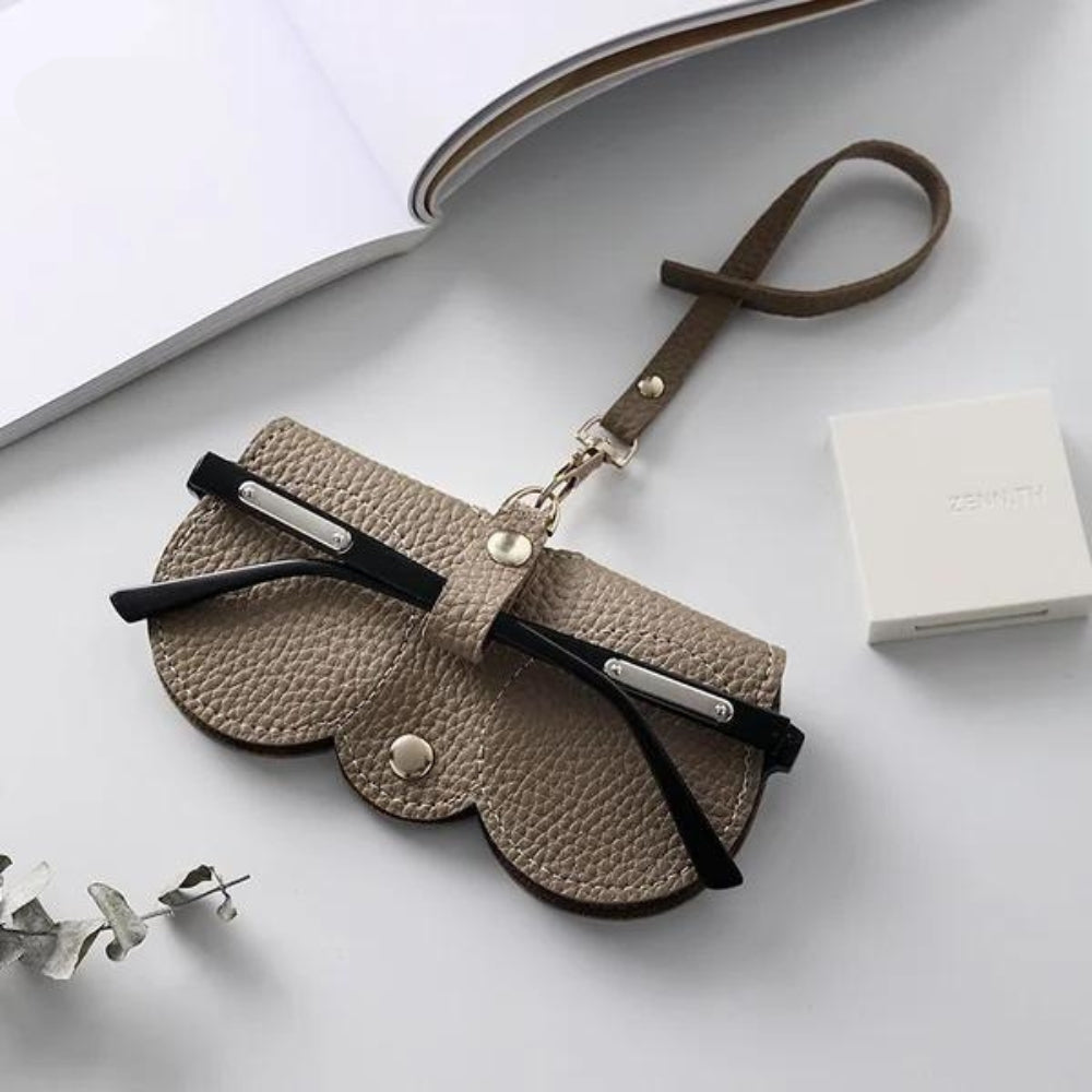 LuxuraGuard™ - Elegante Lederbrillenetui | Stilvoller Schutz für Ihre wertvollen Brillen