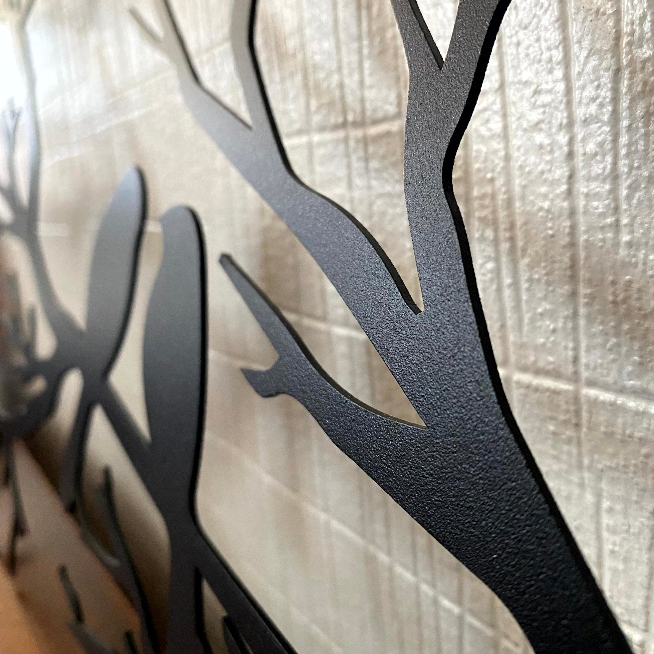 PerchArt Metall Wanddekoration – Vögel auf einem Ast für eine zeitlose natürliche Ausstrahlung