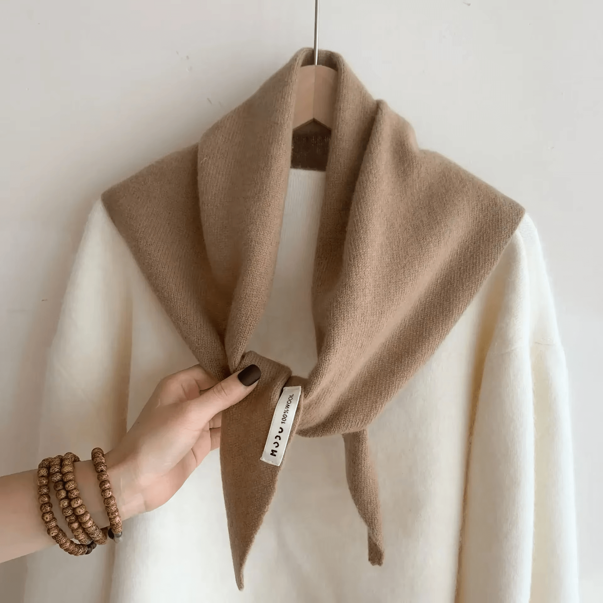 WolWeef Dreieckiger Strickschal – Weiche Wollmischung Schal für Wärme und Stil