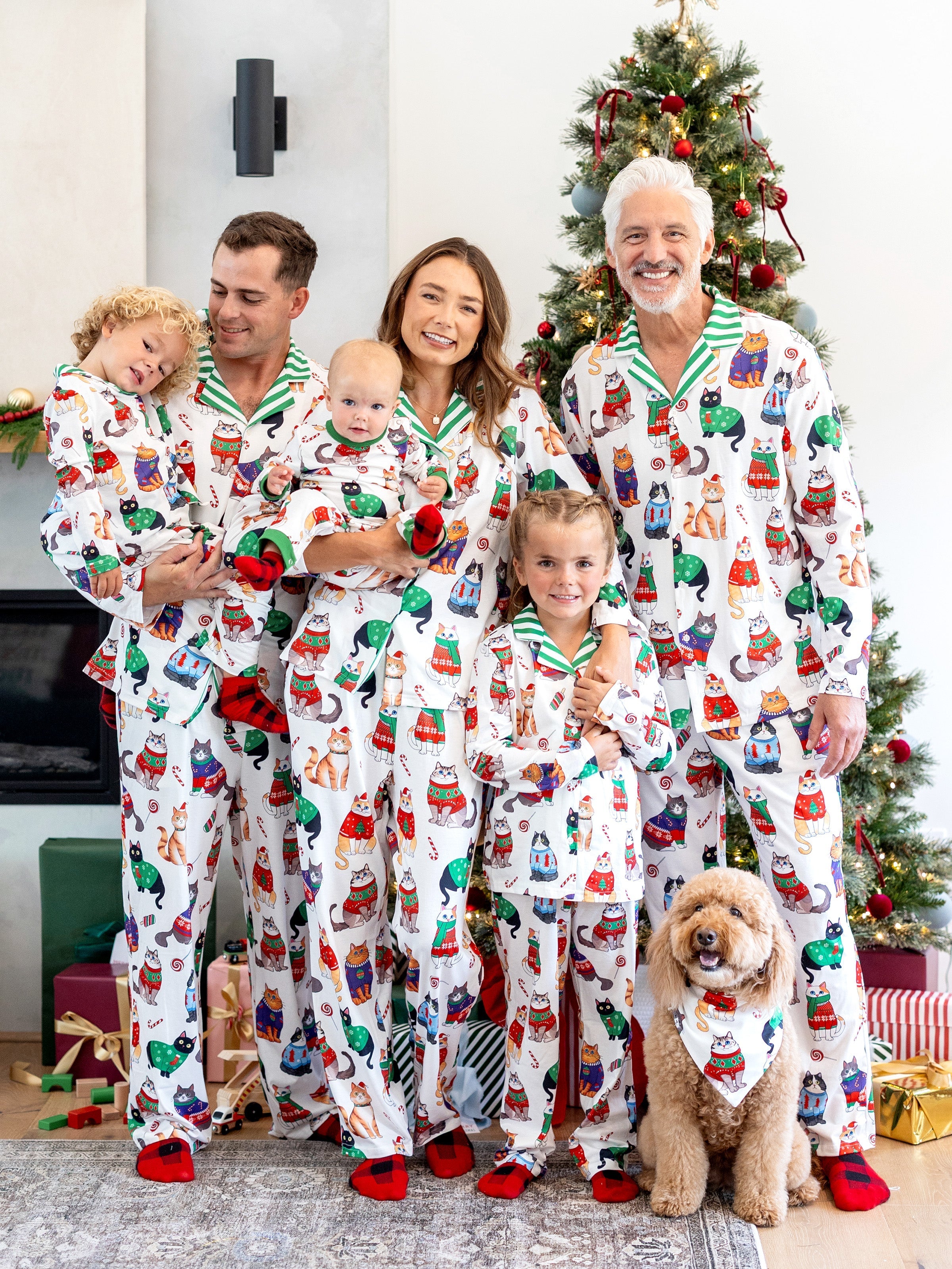 MeowJams | Weihnachts Familien Pyjama Set Katzenprint mit Passenden Socken Multicolor