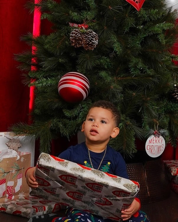 Familien-Weihnachtspyjamas mit blauem Weihnachtsmann-Hut-Design