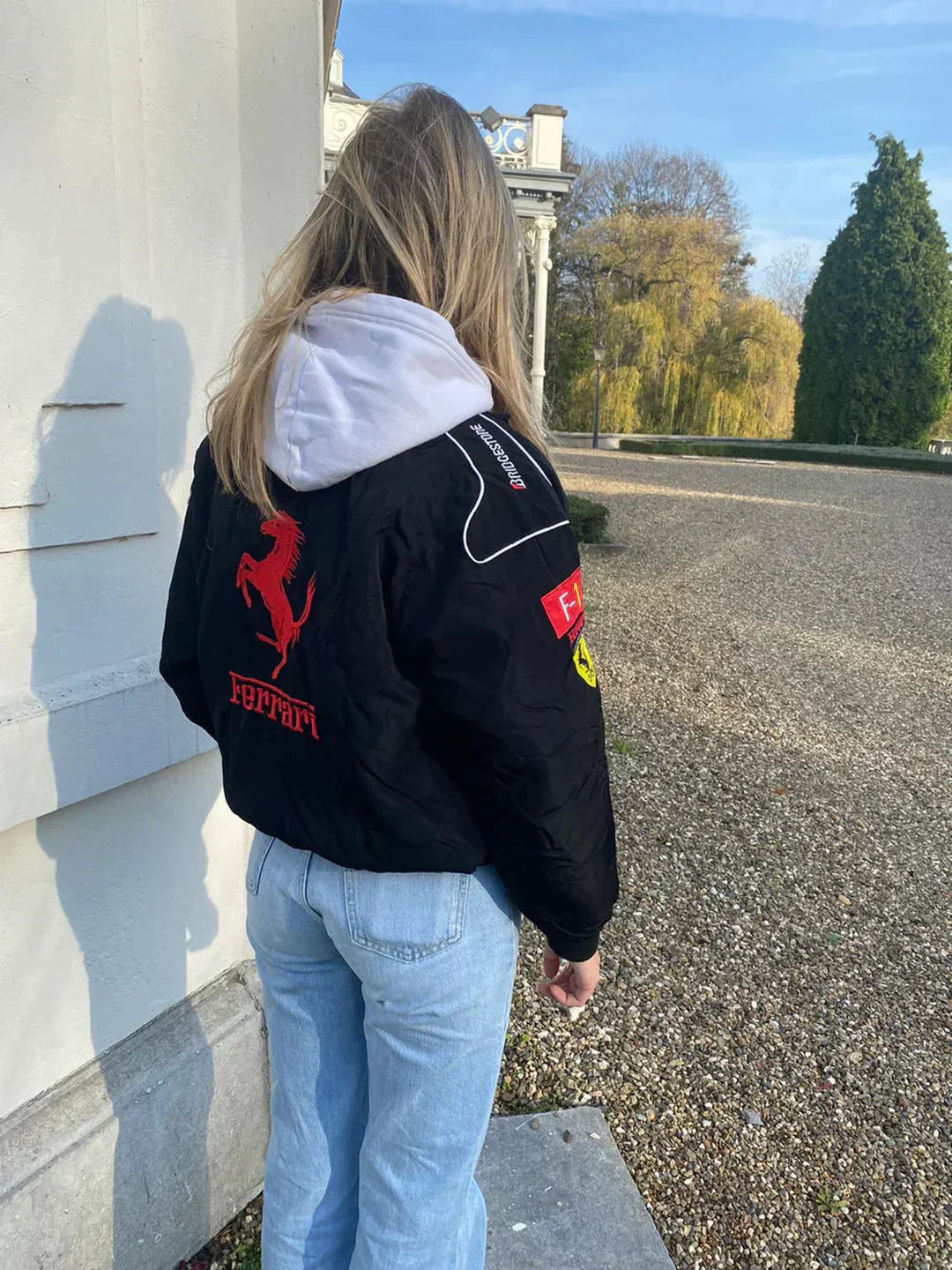 Vintage Ferrari Racer Jacke - Sportlicher Stil und Nachhaltigkeit für alle