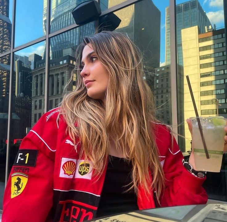 Vintage Ferrari Racer Jacke - Sportlicher Stil und Nachhaltigkeit für alle