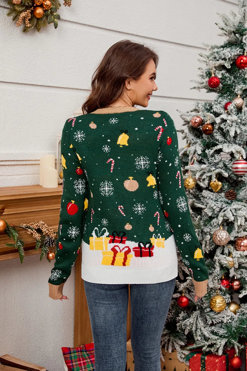 Grüner Weihnachts-Pullover mit Geschenken – Feiertags-Strickpullover
