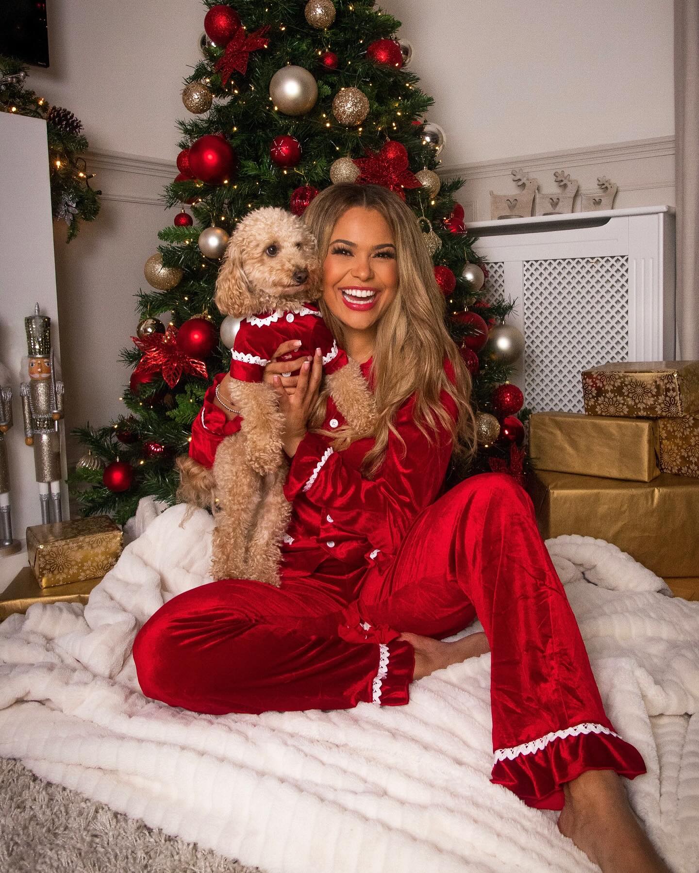 Rote Samt passende Familien-Weihnachtspyjamas