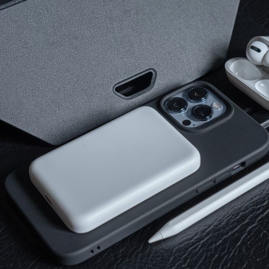 LuxCharge Tragbares MagSafe Ladegerät | Leistungsstarkes und stilvolles Ladegerät für unterwegs