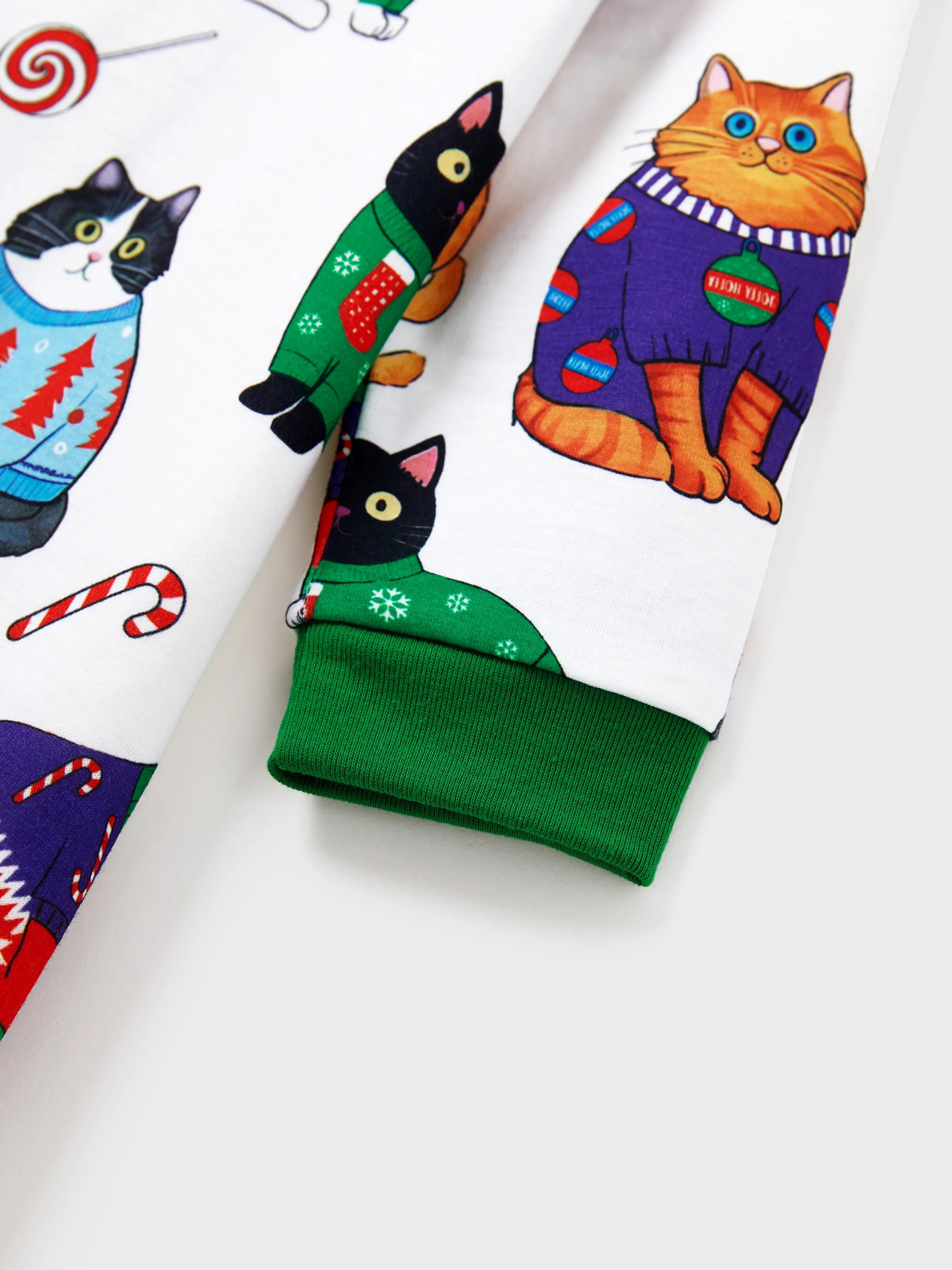 MeowJams | Weihnachts Familien Pyjama Set Katzenprint mit Passenden Socken Multicolor