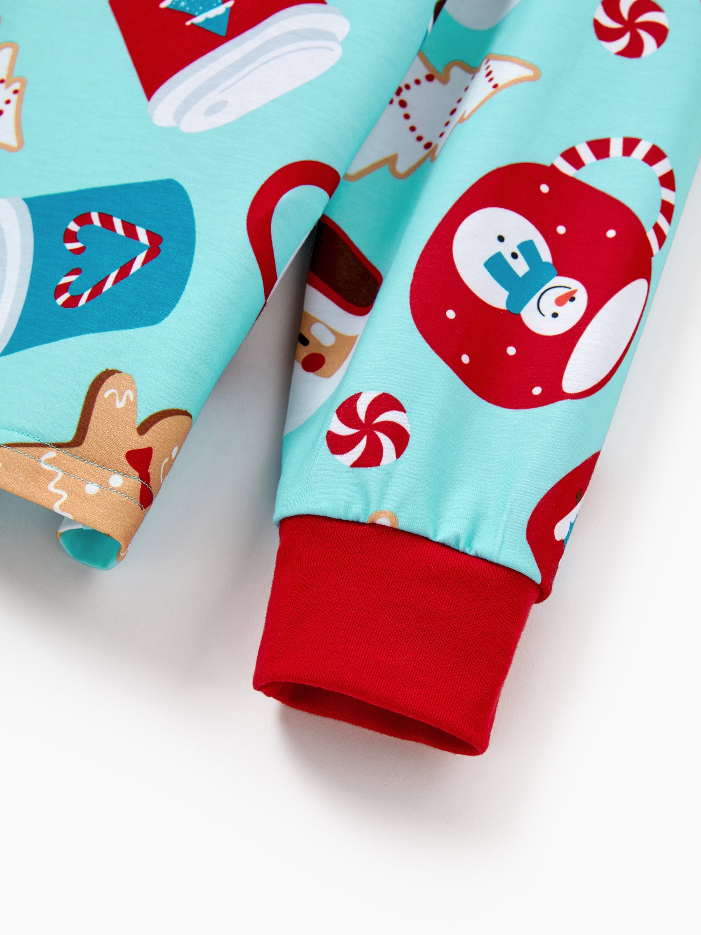 BlueGinger | Weihnachts Familien Pyjama Set Lebkuchenmuster Blau Rot mit Hellblauen Socken