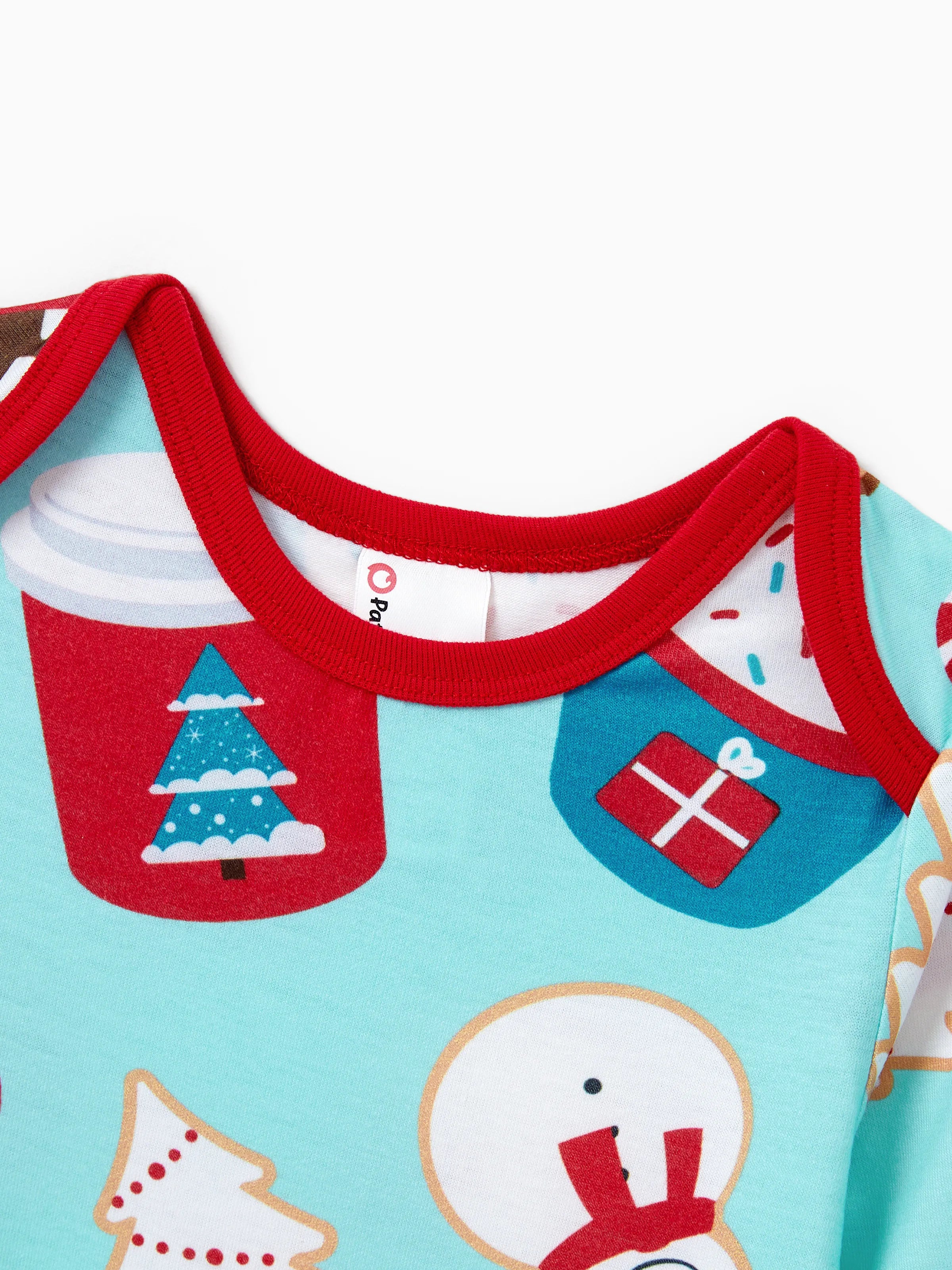 BlueGinger | Weihnachts Familien Pyjama Set Lebkuchenmuster Blau Rot mit Hellblauen Socken