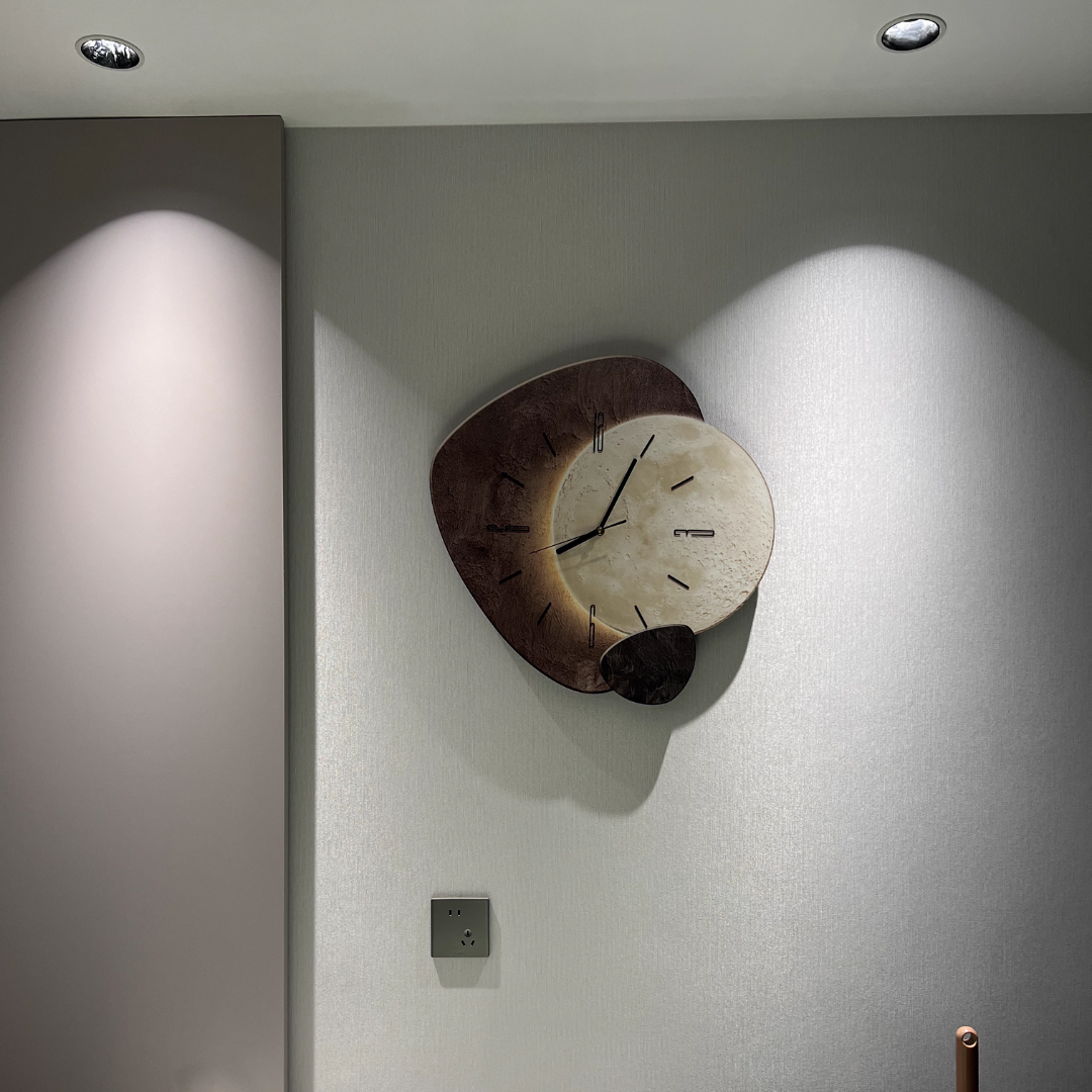 Skandinavische Luxuriöse Wanduhr – Modernes Design mit Beleuchtung