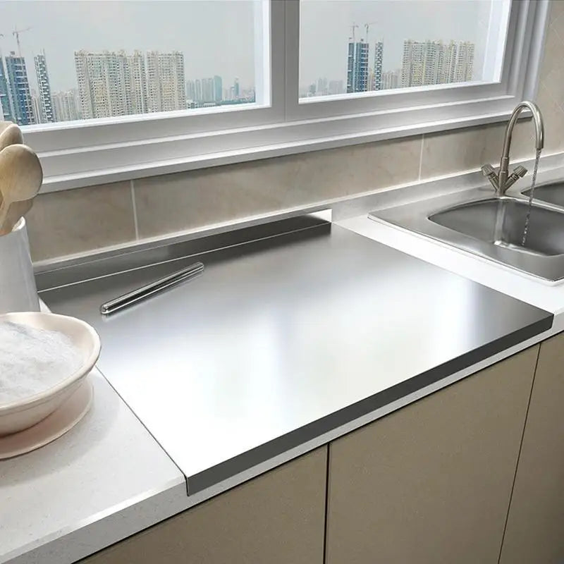 SliceGrip – Edelstahl Schneidebrett mit Antirutsch und Erhöhung