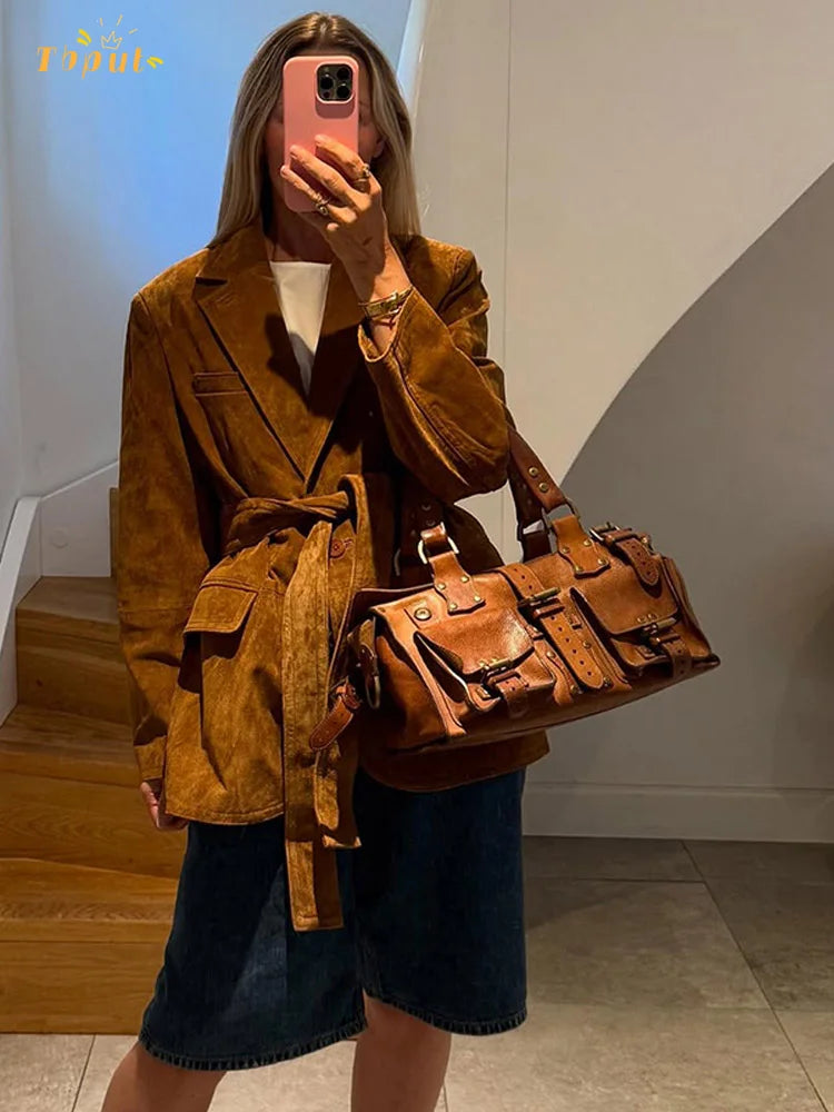 HerbstEleganz Damen Wildlederjacke – Beschichtetes Modell mit Gürtel und Taschen