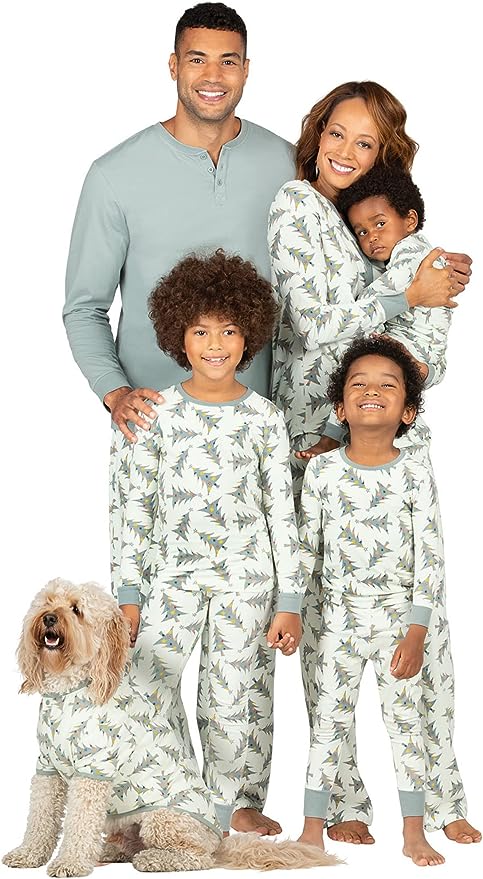 Holly Trees Matching Family Christmas Pajamas | Weihnachts-Pyjamas für Erwachsene, Kinder & Hunde