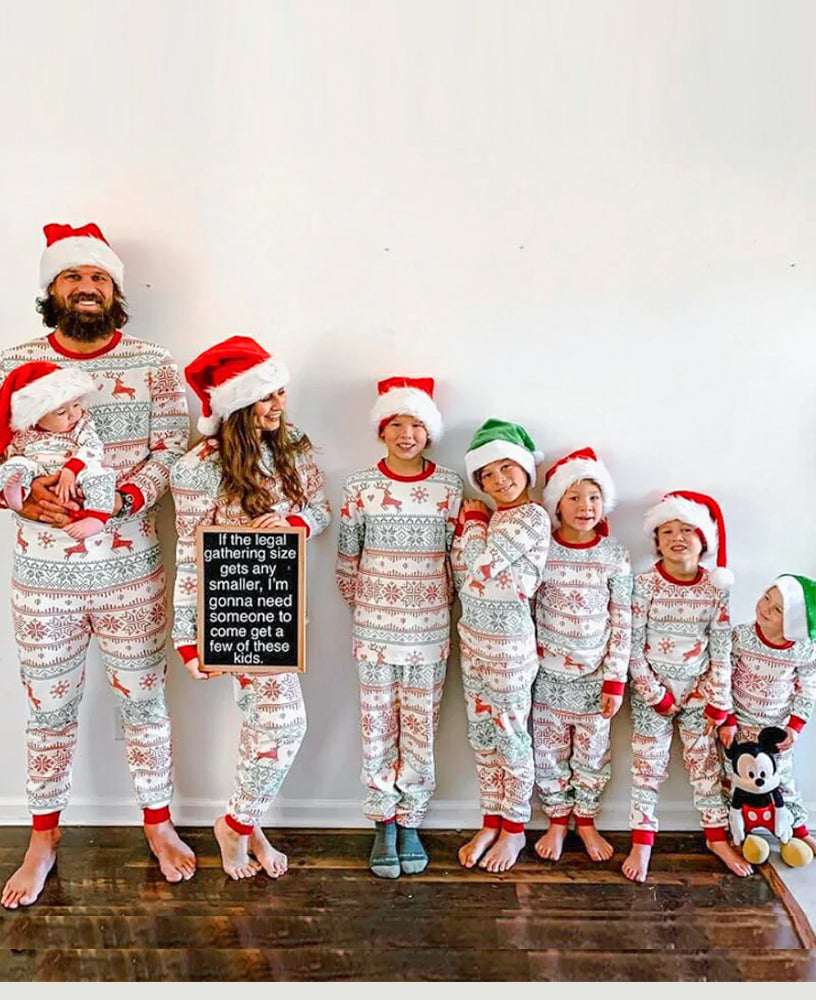 Weihnachtsreh Schneeflocke Passende Familien-Weihnachtspyjamas - Hundepyjamas enthalten